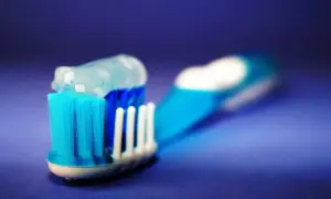 Jaką szczoteczkę do zębów wybrać, aby uniknąć problemów z zębami?