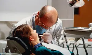 Ile kosztuje znieczulenie u dentysty na NFZ? To naprawdę bezpłatne!